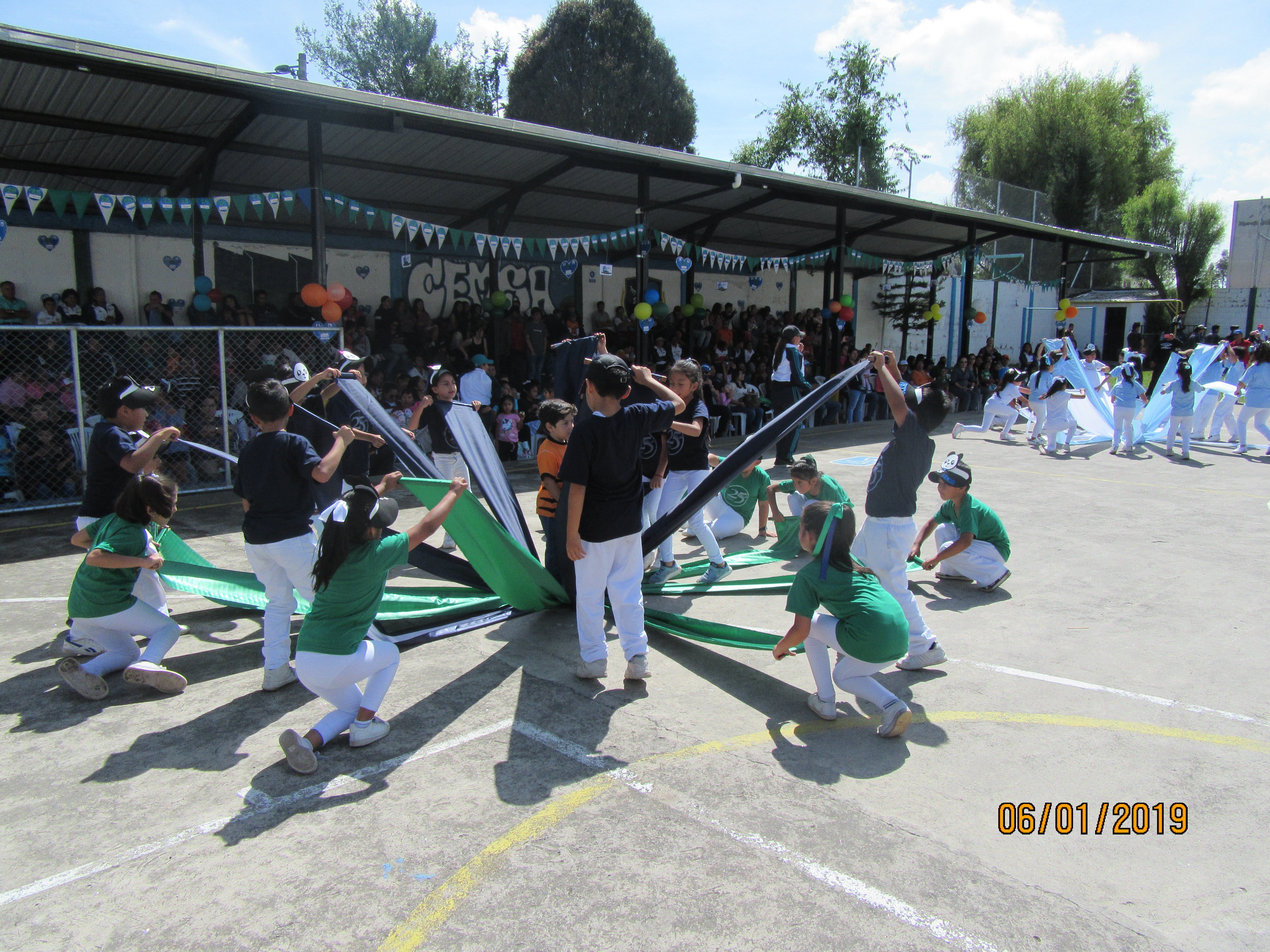 Estudiantes del Tercer Año de Básica en el Día de las Familias Marquesinas.