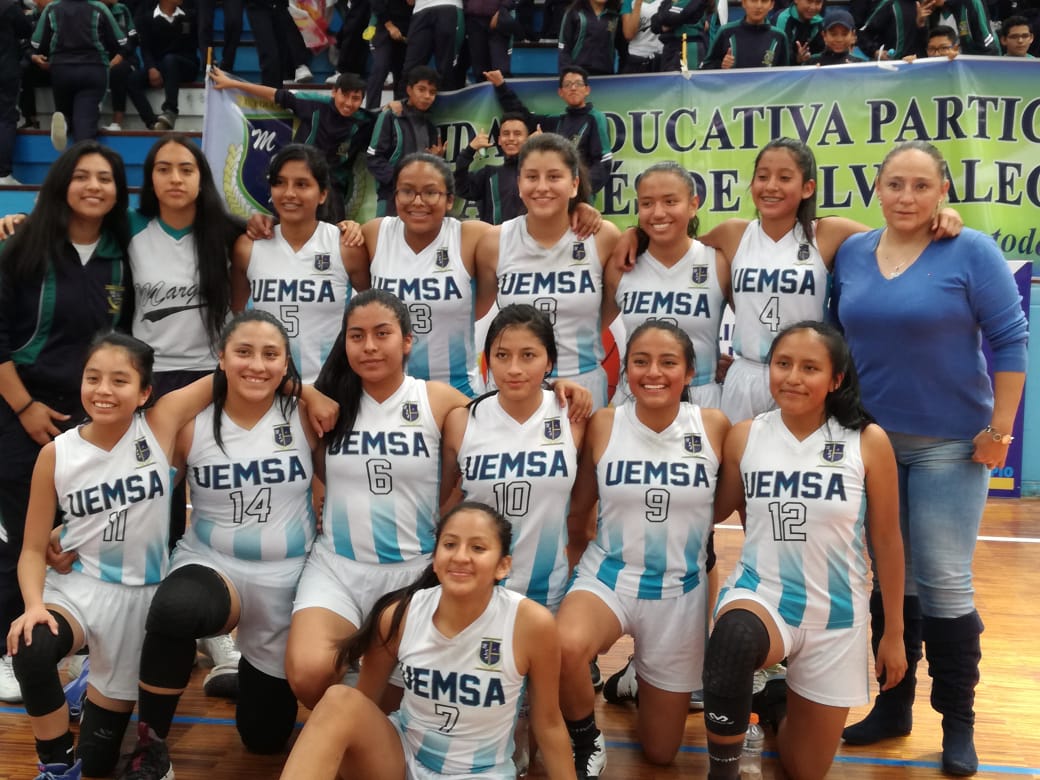 Nuestras jugadoras de la Selección de Básquet, ganaron el torneo Campeón de Campeones, y participarán representando a la Provincia de Pichincha en el Campeonato Nacional Intercolegial de Baloncesto Femenino.